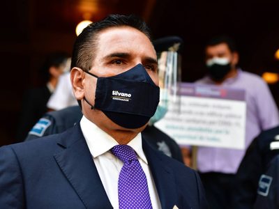 Silvano Aureoles pide a López Obrador respeto "a la investidura de los gobernadores"