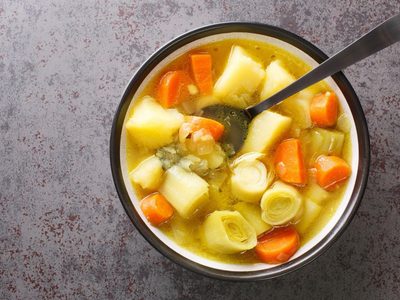 Caldo casero y concentrado: una deliciosa receta que te rinde hasta seis meses