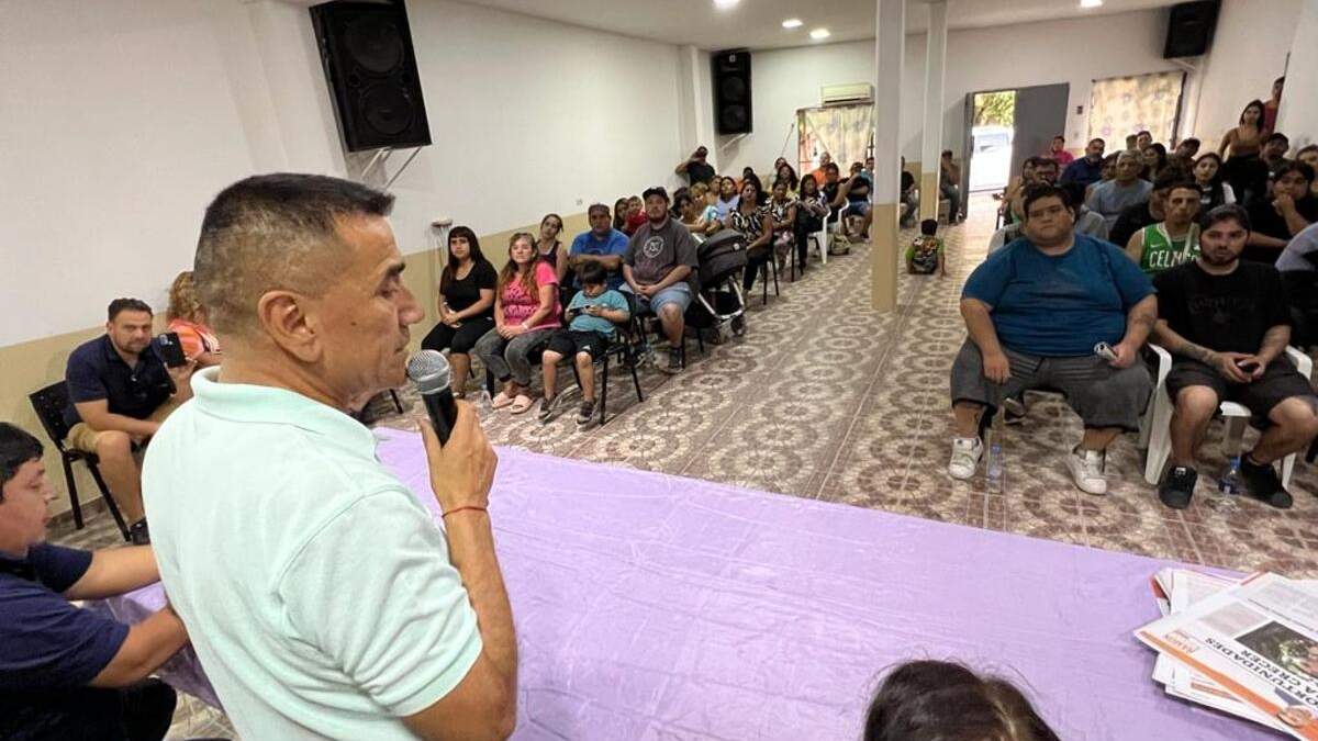 Ramón Rioseco en la Iglesia Pentecostal "Belén Casa de Salvación" del oeste neuquino. Fuente: (Facebook)