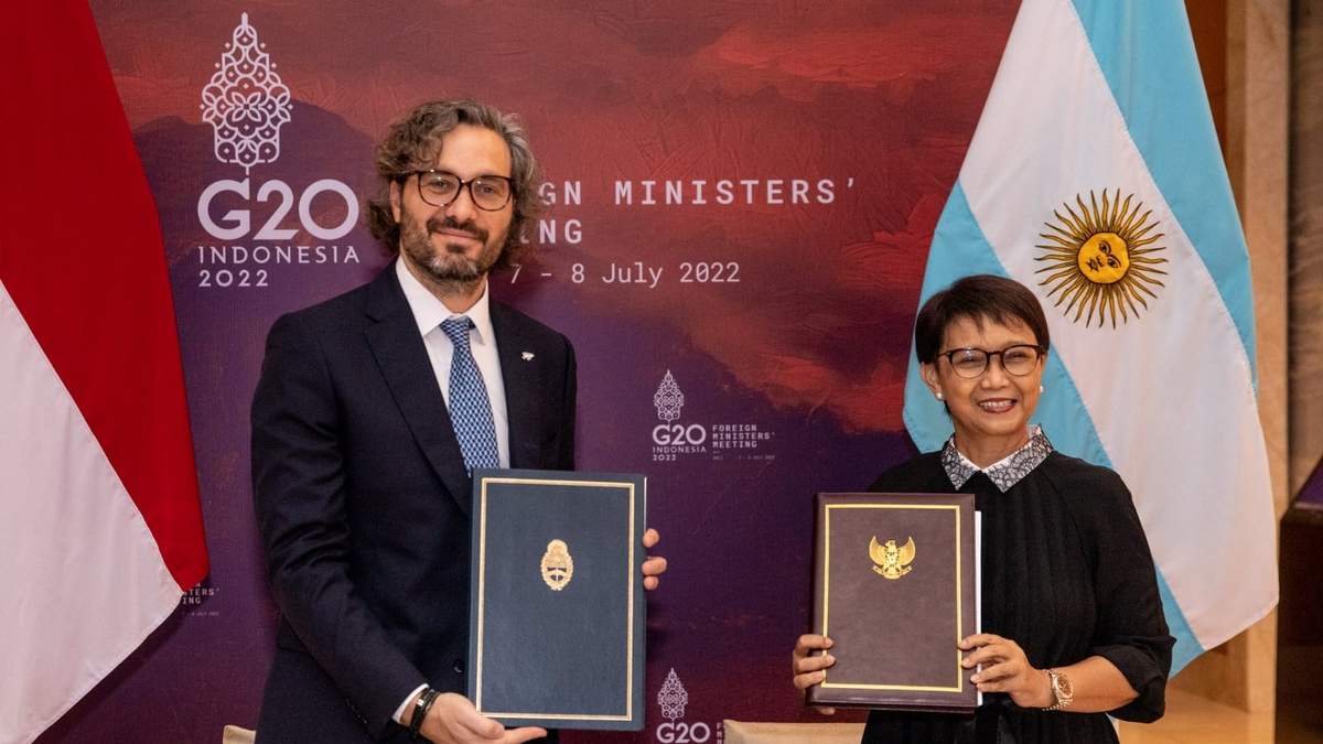 Santiago Cafiero y Retno Marsudi. Fuente: (Twitter)