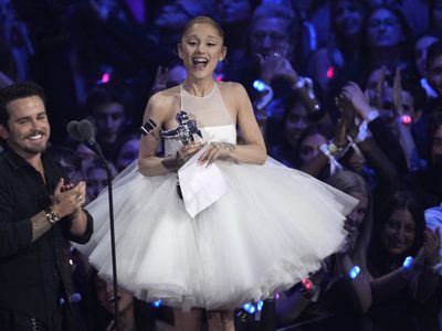 Ariana Grande y Lady Gaga brillan en los MTV VMA con premios y actuaciones