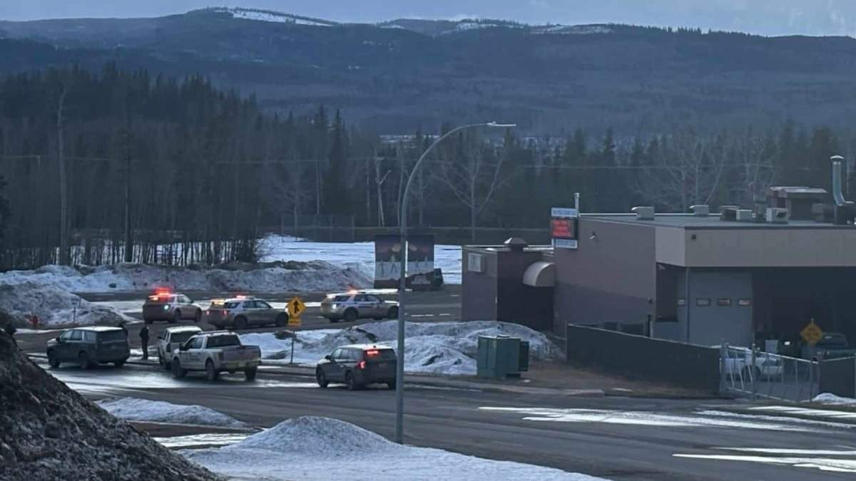 Autoridades llegaron al plantel en el que ocurrió la balacera