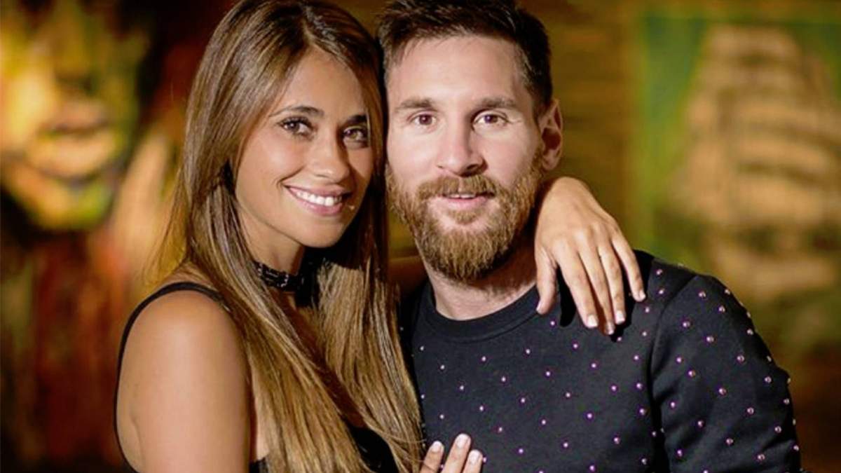 Antonela Roccuzzo y Lionel Messi. Foto: (Twitter)