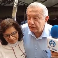 AMLO arremete contra medios: “es temporada de zopilotes, mienten mucho”