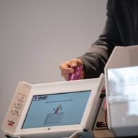 Tres pruebas piloto de voto por internet para 2027