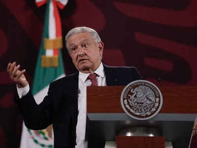 AMLO defiende a Rocío Nahle en la mañanera; “es una persona íntegra”, dice