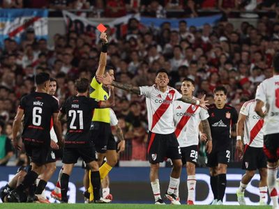 La insólita expulsión de Enzo Pérez en la derrota de River contra Estudiantes de La Plata
