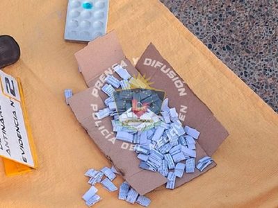 La policía de Neuquén incautó drogas, armas de fuego y dinero en efectivo, en un fuerte operativo por narcomenudeo
