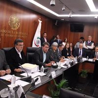Presidencia entrega al Senado documento del T-MEC; Ebrard pide no retrasar ratificación