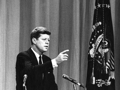 Agente del Servicio Secreto rompe el silencio sobre la "bala mágica" en el asesinato de Kennedy
