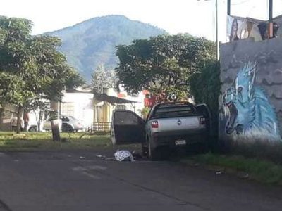 Sujetos en motocicleta balean a familia en Uruapan; hay un fallecido