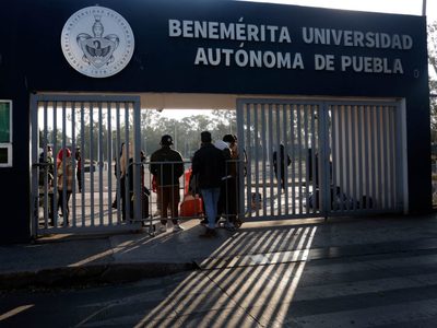 Tras 33 días en paro, estudiantes de la BUAP entregan CU