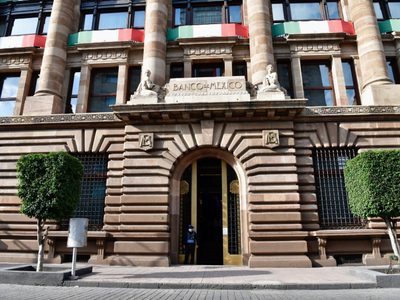 Contra todo pronóstico, Banxico baja la tasa pese a guerra en Medio Oriente y divide a su Junta