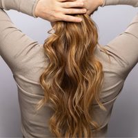 El ingrediente tan común en la cocina que te ayudará a aclarar tu cabello y sin gastar de más