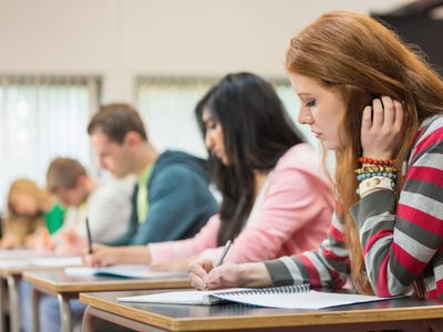 Tapabocas obligatorios en las escuelas sí o no: qué dijo el Gobierno británico