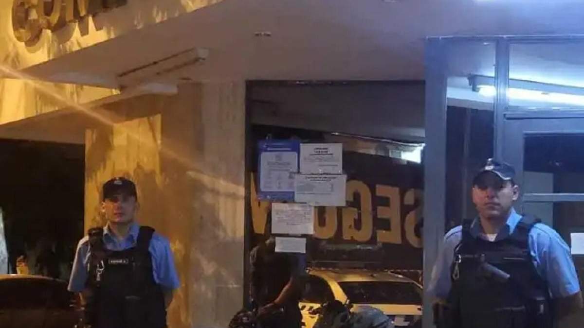 Personal de la Comisaría 1, detuvo a un hombre y secuestró la moto. Fuente: (Policía Neuquén)