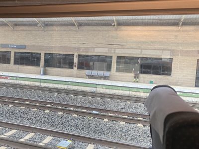 Más de 300 pasajeros quedan atrapados 14 horas al interior de un tren en España (Video)