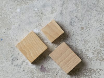 No los tires: reciclá los tacos de madera y tapas de frascos con esta hermosa idea para iluminar tu casa