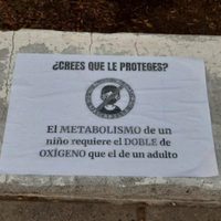 Polémicas pegatinas en Cipolletti cuestionaron el uso de barbijo