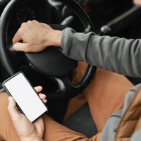 Celulares al volante, la principal causa de accidentes