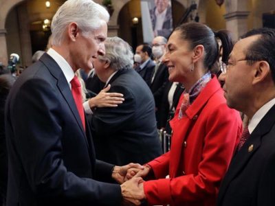 Sheinbaum asiste a quinto informe de Del Mazo y respalda el llamado de unidad del priista