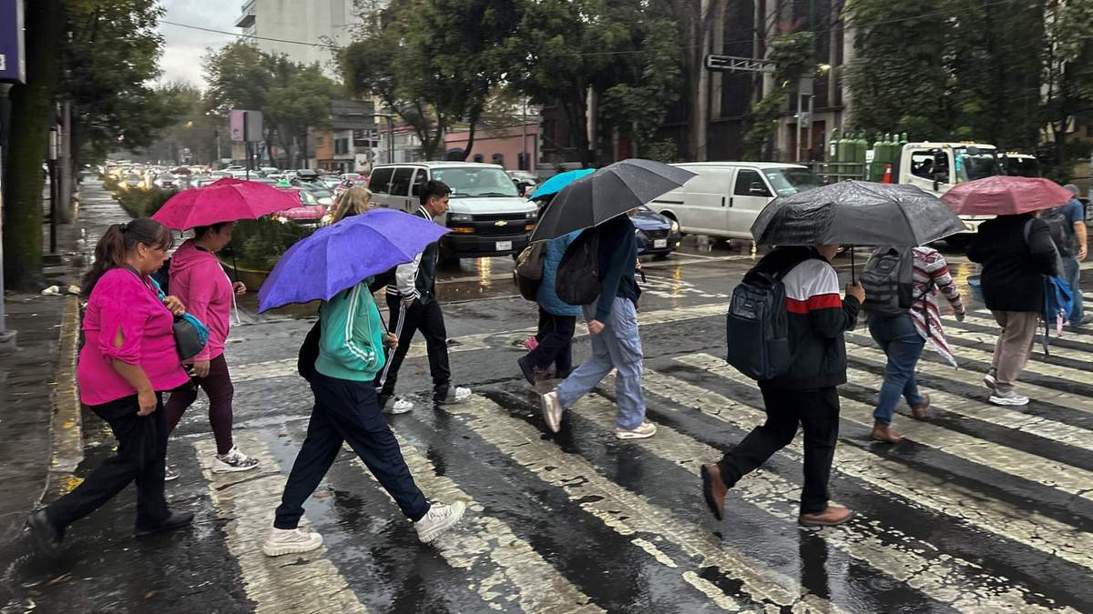 Probabilidad de chubascos con lluvias puntuales fuertes en la Ciudad de México este viernes