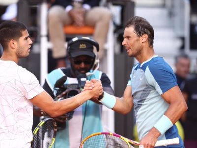 Alcaraz remonta a Nadal en espectáculo de Las Vegas