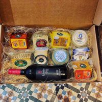 Venden online cajas con productos gourmet y ayudan a productores