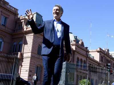 En pleno revuelo por la fuga de capitales, empresario macrista armó las valijas y salió del país