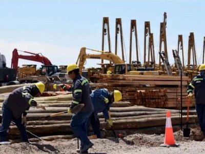Unos dos mil trabajadores de la Uocra fueron suspendidos y esperan la reactivación de obras en Vaca Muerta