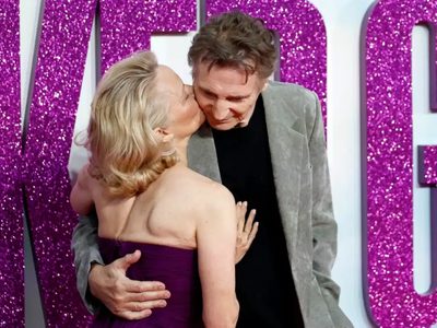 Liam Neeson y Pamela Anderson estarían en pareja