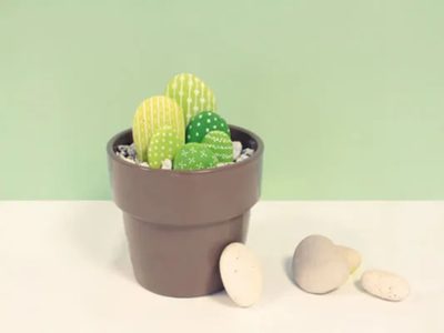 Con las piedras que trajiste de tus vacaciones, hacé este falso cactus que realza cualquier espacio