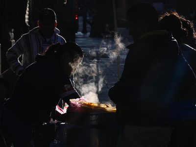 Frío, heladas y bancos de niebla el martes; onda tropical provocará lluvias en estas entidades