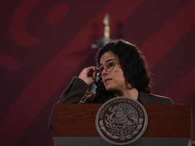 Luisa María Alcalde encabeza la mañanera y reporta "gira exitosa" de AMLO en Chile y Colombia