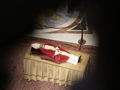 Estos son los ritos que siguen a la muerte de un Papa