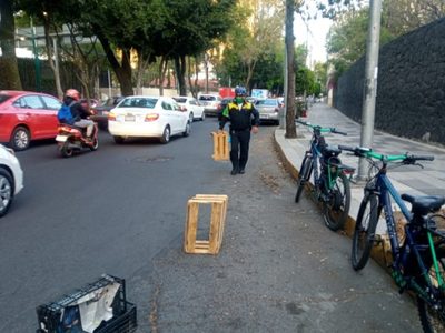 Esta es la multa por apartar lugares con cubetas en calles de CDMX