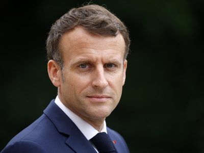 Emmanuel Macron les respondió a los antivacunas que protestan en Francia