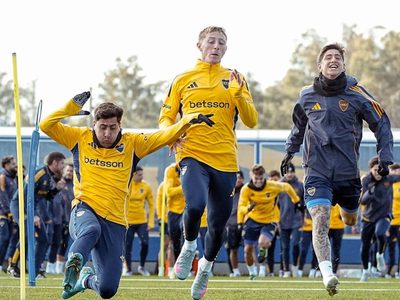 Boca recibe a Racing, en un encuentro que podría definir el futuro de Russo