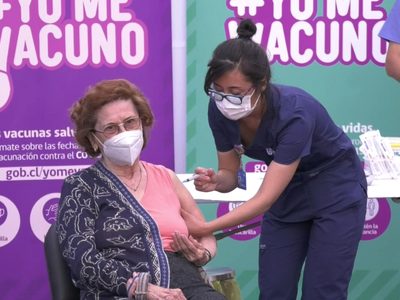 Chile empezó a aplicar la cuarta dosis de la vacuna: Piñera inauguró la nueva etapa de la campaña