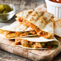 Quesadilla de pollo y queso: si no sabés qué cocinar, resolvé el almuerzo con la receta más rica de todas