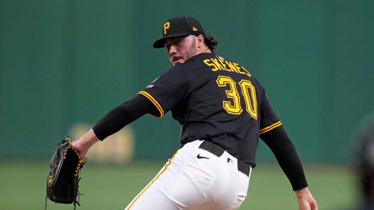 Paul Skenes, de los Piratas de Pittsburgh, realiza un pitcheo en el juego ante los Cachorros de Chicago el martes 16 de septiembre