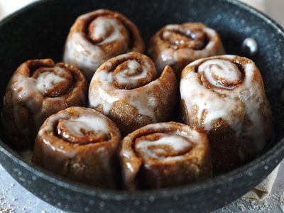 Rolls de canela proteicos: con solo 1 banana, prepará esta receta fit que vas a amar para el antojo dulce
