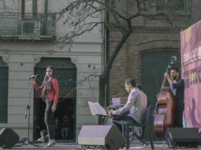 El gobierno argentino dará dinero a jóvenes para que lo gasten en cultura