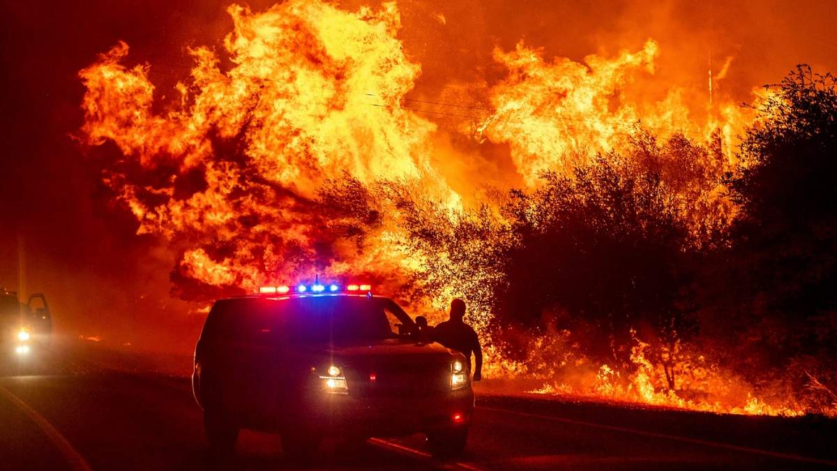14.000 bomberos trabajan para contener los incendios. Fuente: (Twitter)