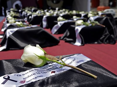 150 urnas de migrantes mexicanos fallecidos en Estados Unidos llegaron a Puebla