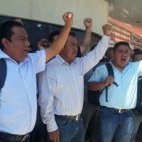Sección 22 reactiva la toma de autobuses y bloqueos carreteros por "plantón" de Murat
