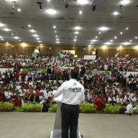 Moreno llama a la unidad en el PRI y dice a sus críticos que son los últimos 'estertores de reptiles”