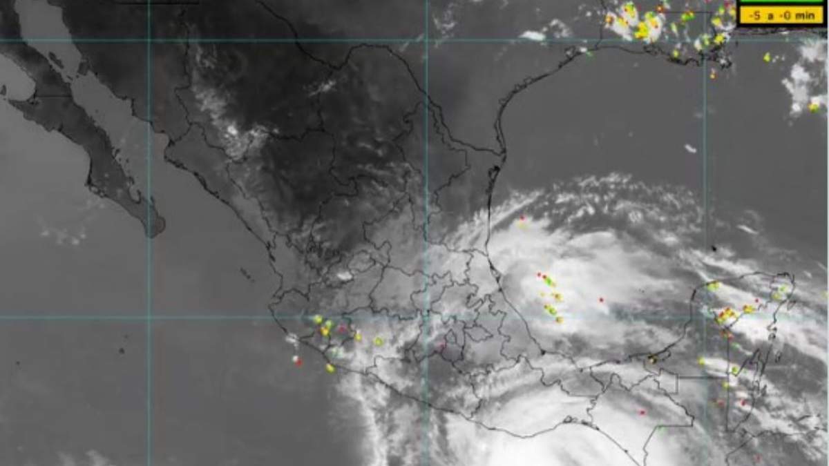 Conagua actualiza trayectoria de Erick y zonas de prevención activas entre Oaxaca y Guerrero.
