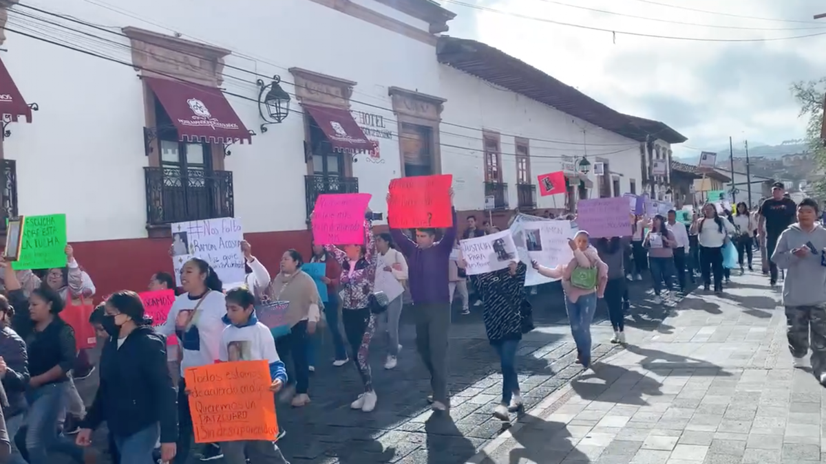Marcha en Pátzcuaro