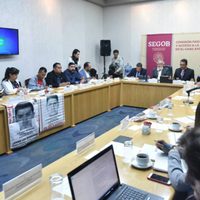 Acuerdan investigar actuación de policías federales en el caso Ayotzinapa